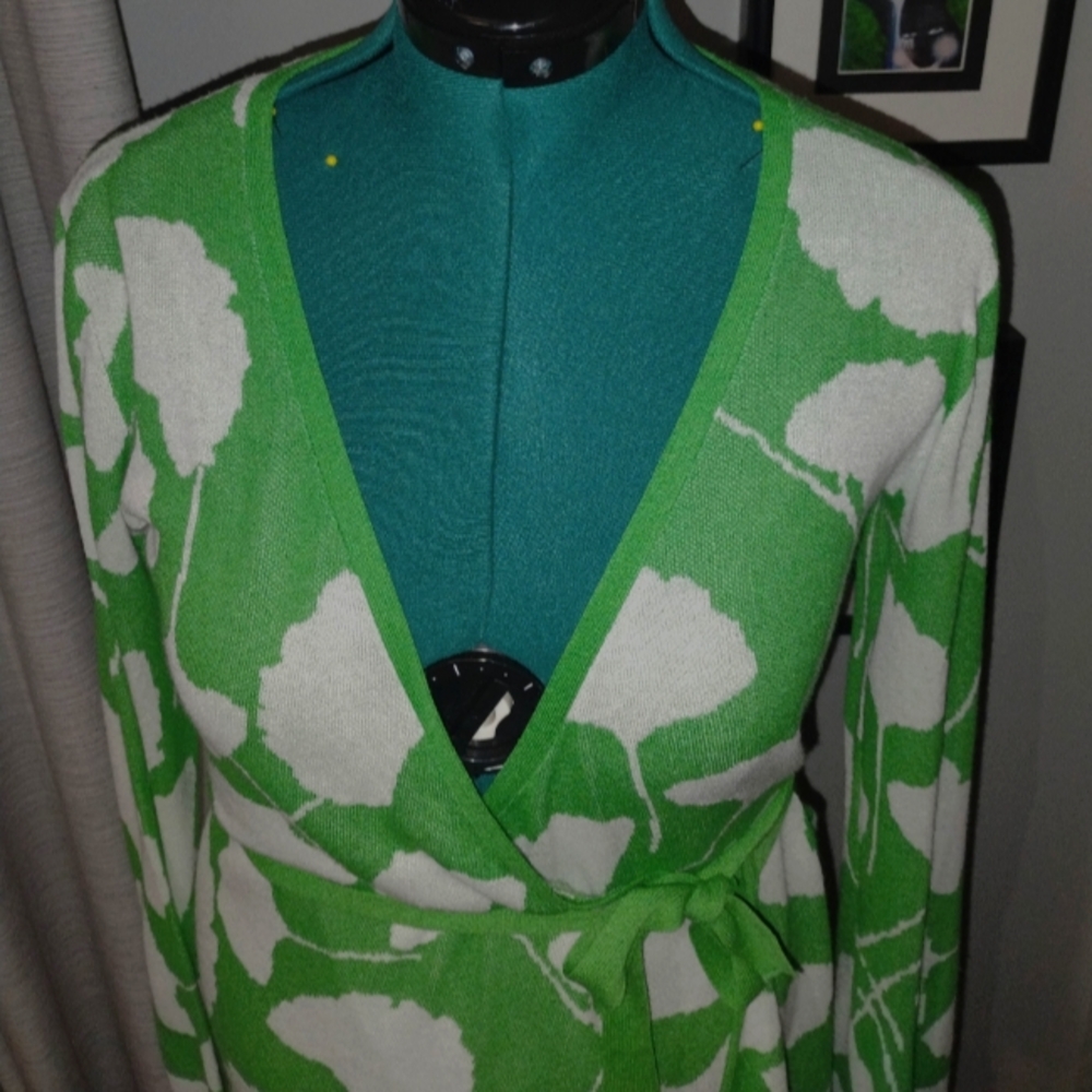 DVF V-Neck Ginkgo Leaf White & Green Long-Sleeve Wrap Sweater, Sz S NWT - Picture 8 of 16